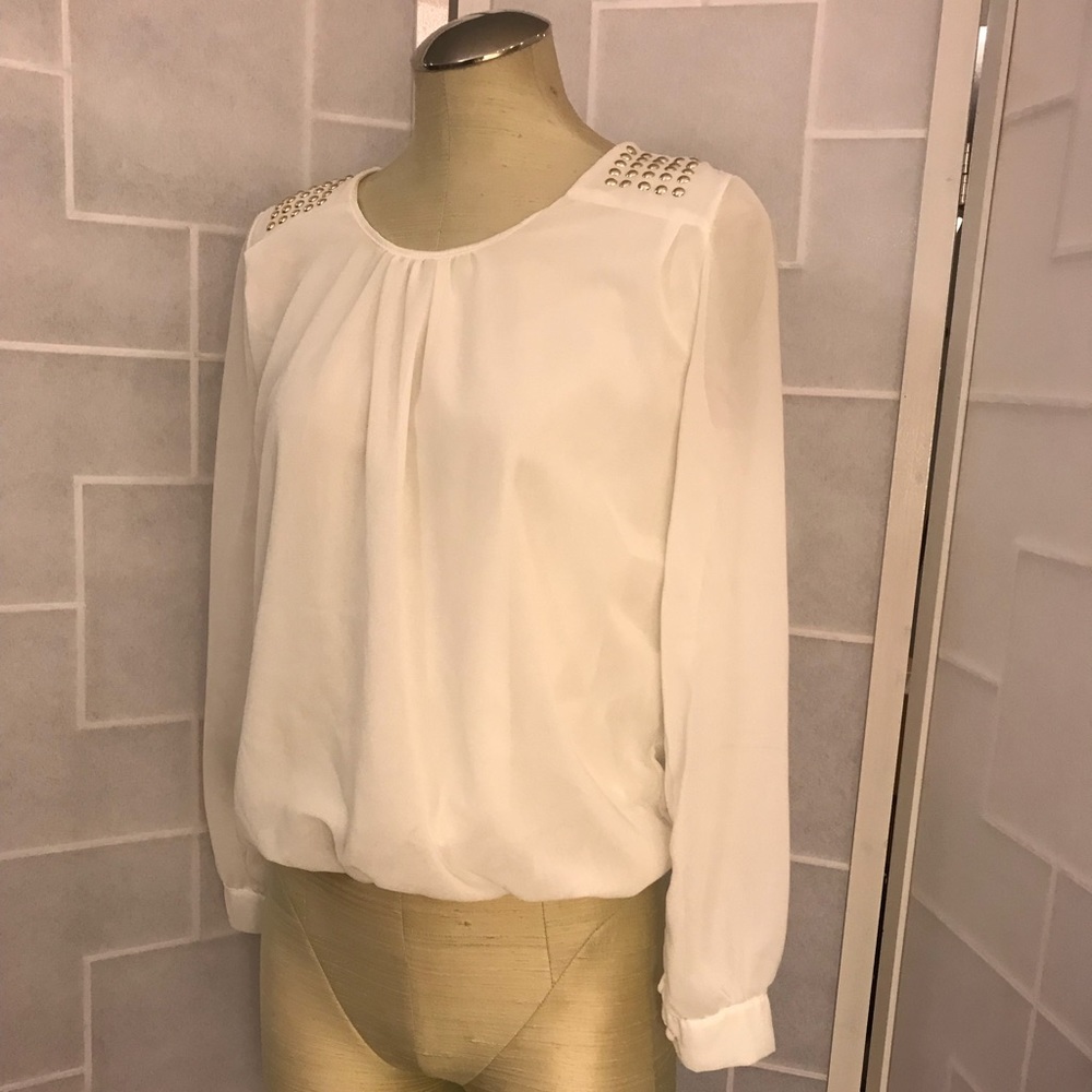 Converse chiffon gold studs on shoulders